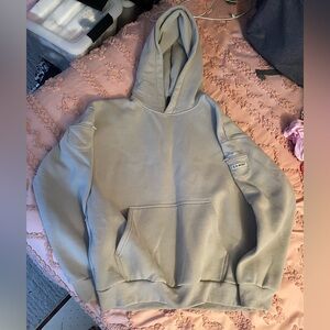 Comfrt travel essentials  sweater